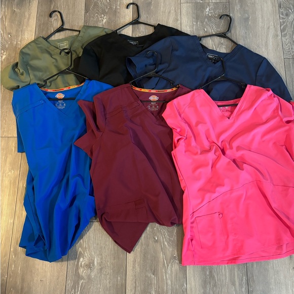 Black scrub top - Picture 1 of 1